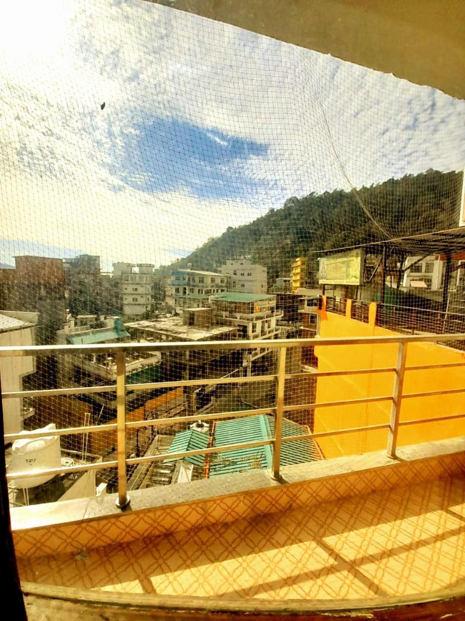 Bonfire Hostels Rishikesh Bagian luar foto