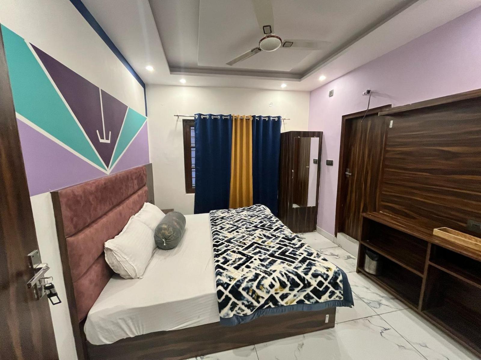 Bonfire Hostels Rishikesh Bagian luar foto