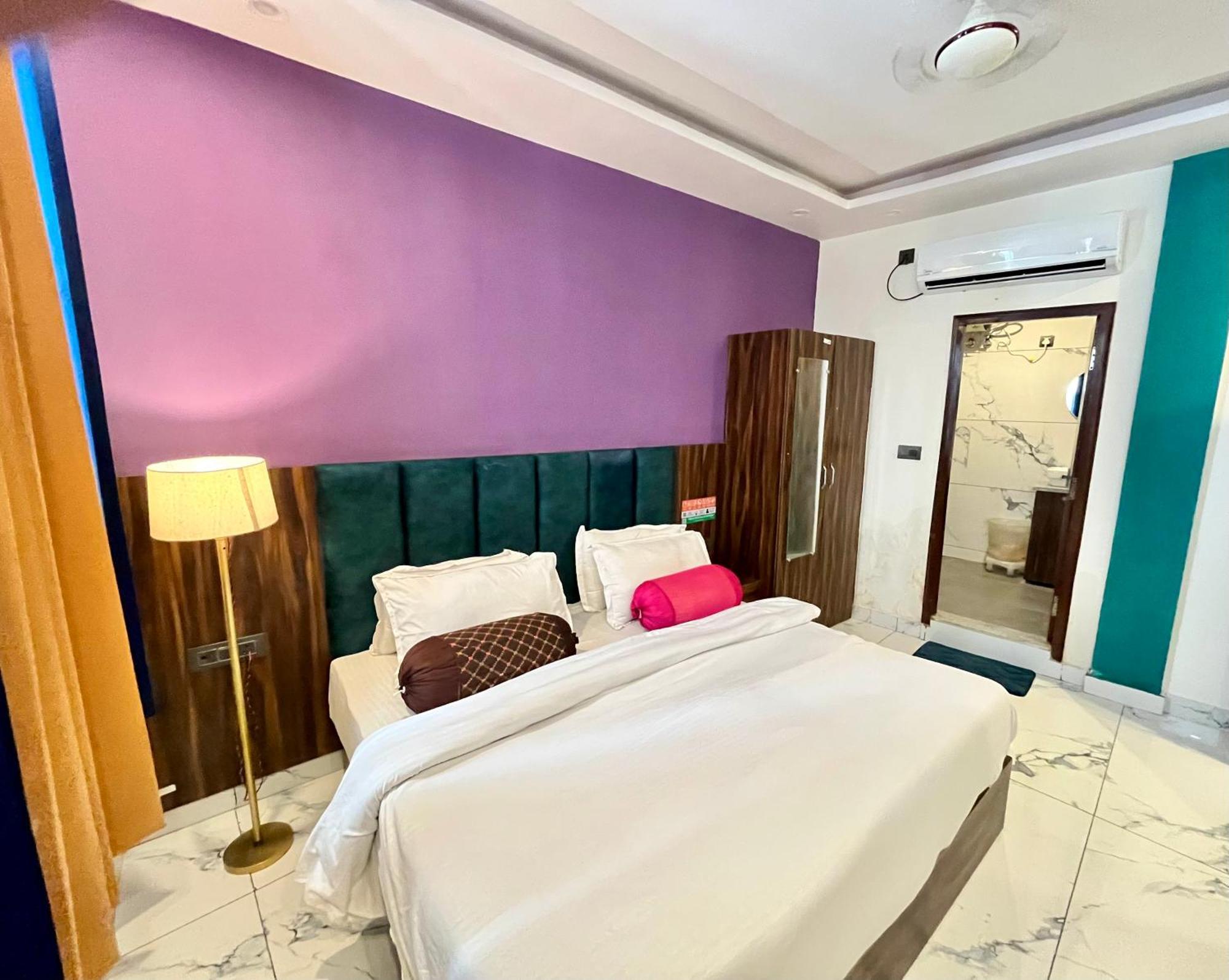 Bonfire Hostels Rishikesh Bagian luar foto