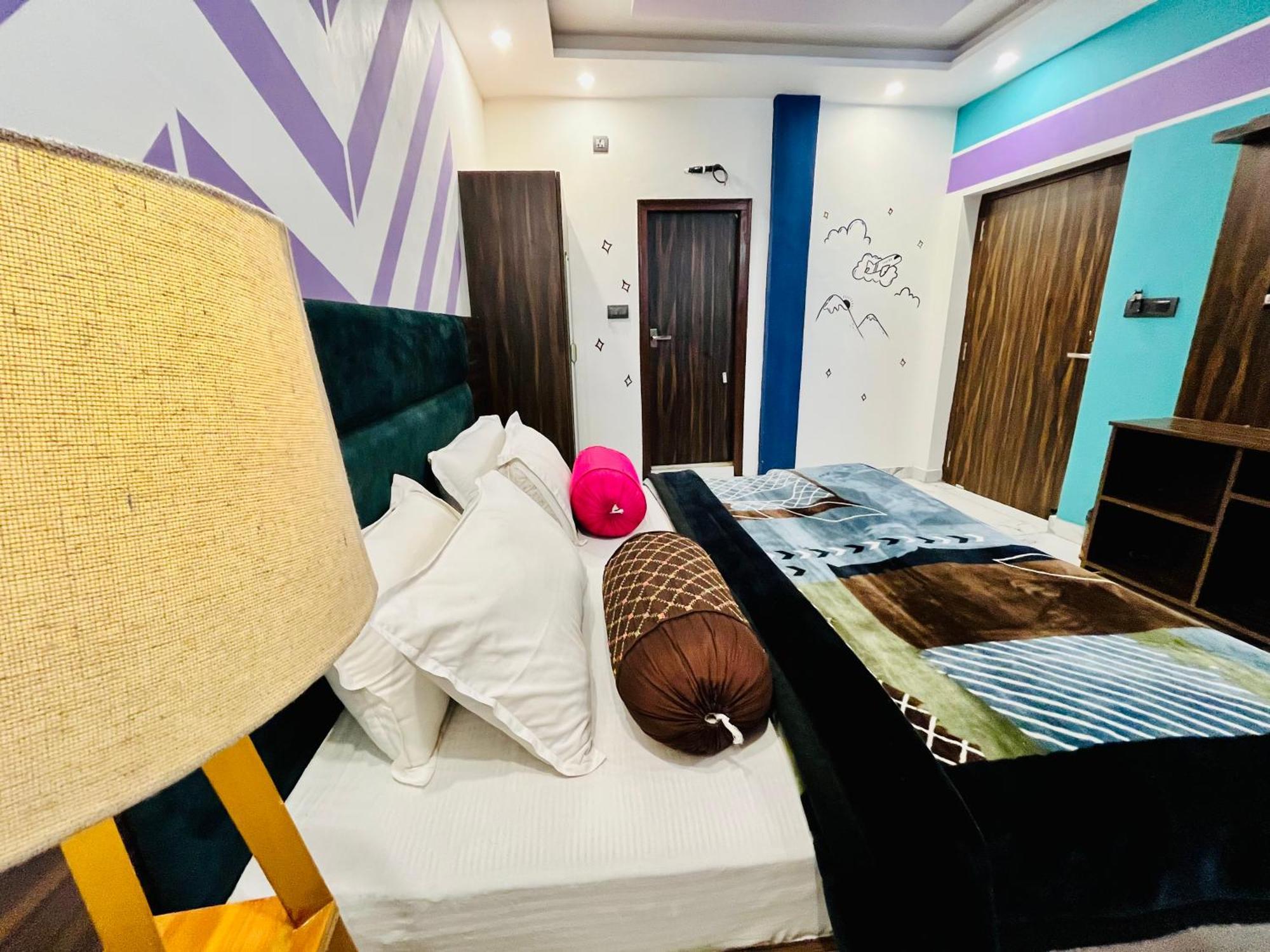 Bonfire Hostels Rishikesh Bagian luar foto