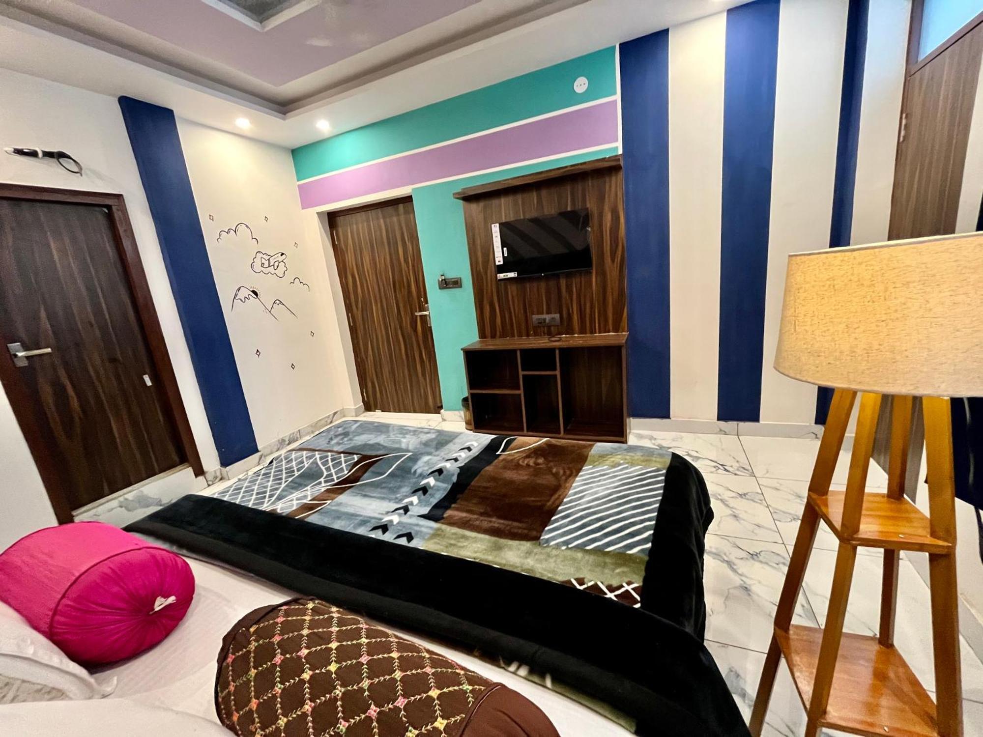 Bonfire Hostels Rishikesh Bagian luar foto