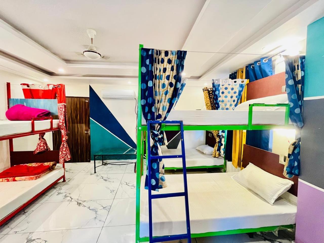 Bonfire Hostels Rishikesh Bagian luar foto